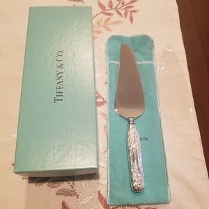 Tiffany and co cake serving